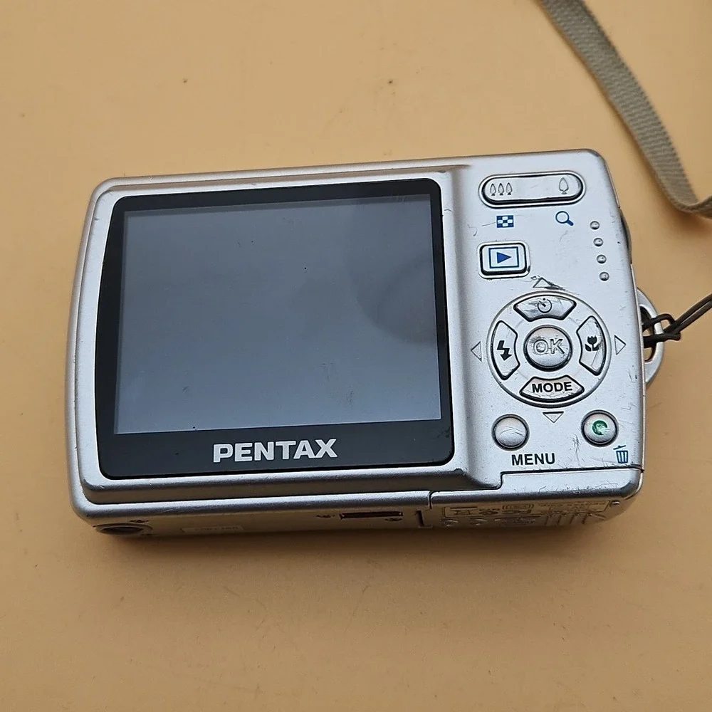 Pentax Optio M20 7.0MP Digital Camera Silver UNTESTED AS IS FOR PARTS